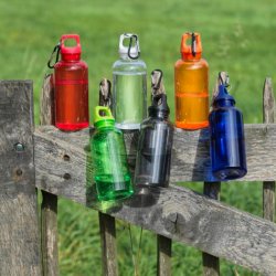 Oregon 400 ml RCS certificeret aluminiumsflaske af genvundet plast med karabin