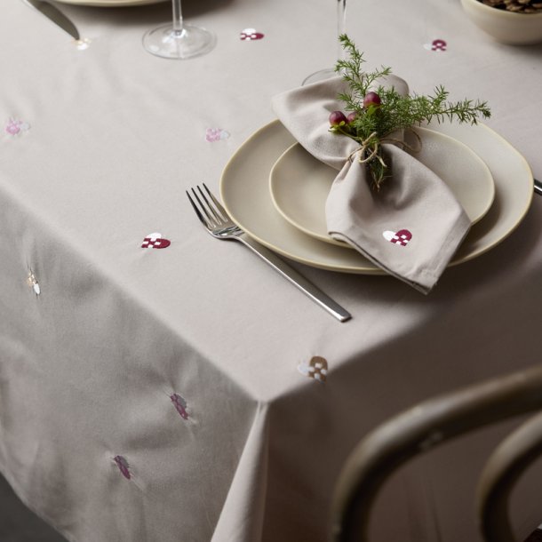 S�dahl dug Christmas Hearts 140x320 &amp; 12 servietter