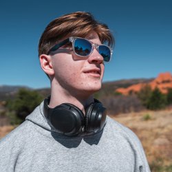 Elite foldbar tr�dl�s hovedtelefon,iRCS genanvendt plast