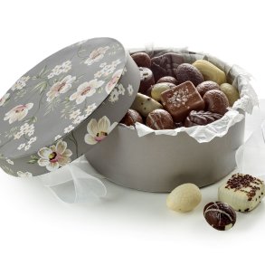 Hatte�ske rund brun/hvid blomster - luksus chokolade & �g