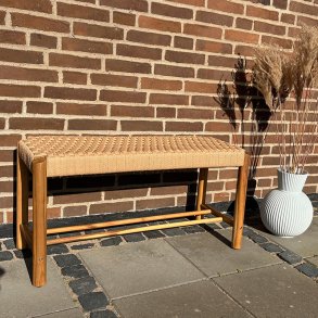 H�ws Nooka b�nk med lys s�de - 90x 45 x 35 cm.