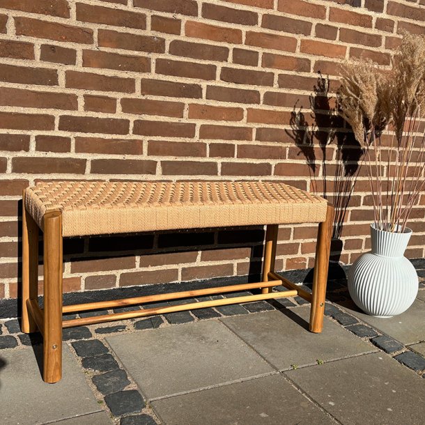 H�ws Nooka b�nk med lys s�de - 90x 45 x 35 cm.
